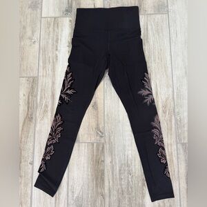 Athleta Chaturanga High Rise 7/8 Leggings. XS